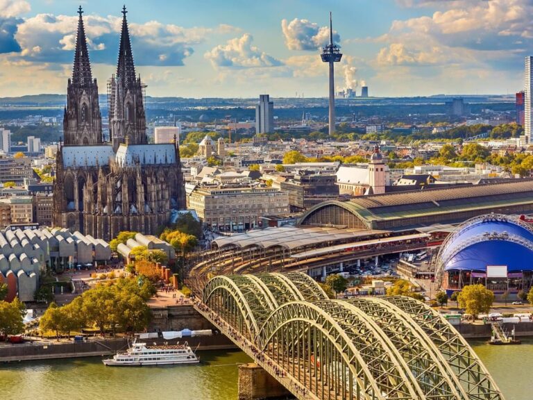 Cologne Tours – Old Town & Cathedral Private Walking Tour | Tours by Locals